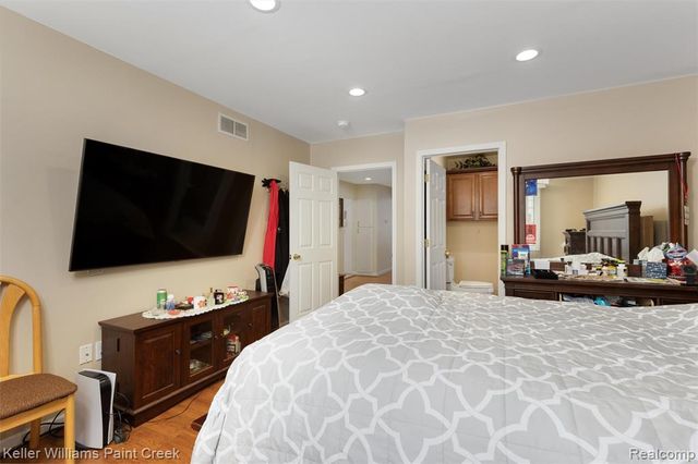 5615 Loveland Street, West Bloomfield, MI 48322