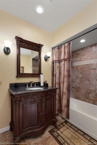 5615 Loveland Street, West Bloomfield, MI 48322