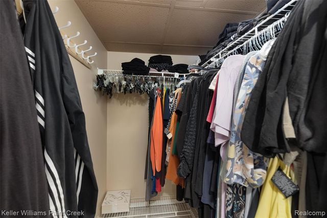 5615 Loveland Street, West Bloomfield, MI 48322