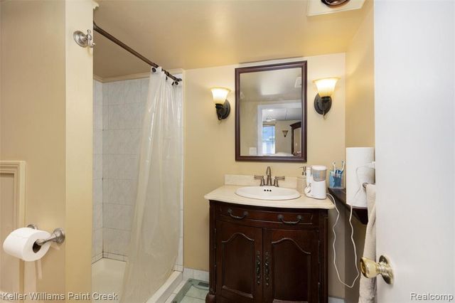 5615 Loveland Street, West Bloomfield, MI 48322