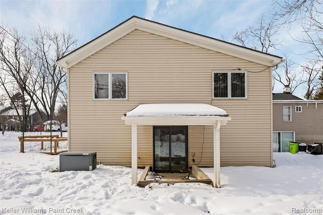 5615 Loveland Street, West Bloomfield, MI 48322