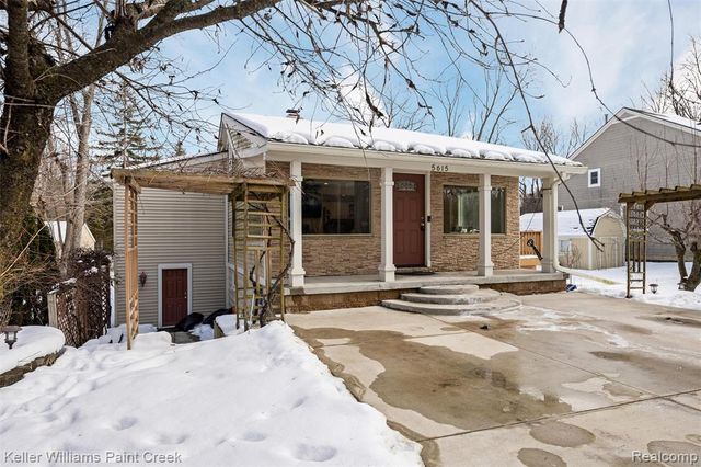 5615 Loveland Street, West Bloomfield, MI 48322