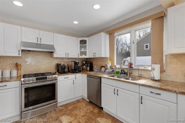 5615 Loveland Street, West Bloomfield, MI 48322