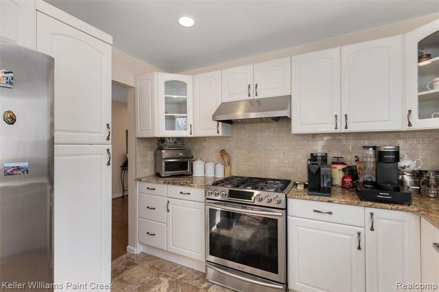 5615 Loveland Street, West Bloomfield, MI 48322