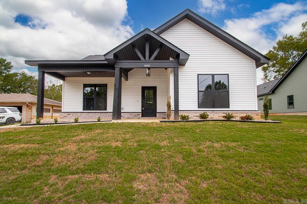 808 Richard Street, Hot Springs, AR 71913