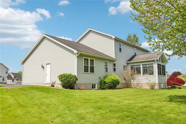82 Quarterdeck Place, Greece, NY 14612