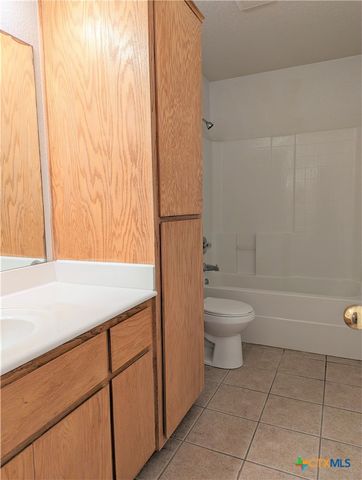210 Dale Earnhardt Drive B, Harker Heights, TX 76548
