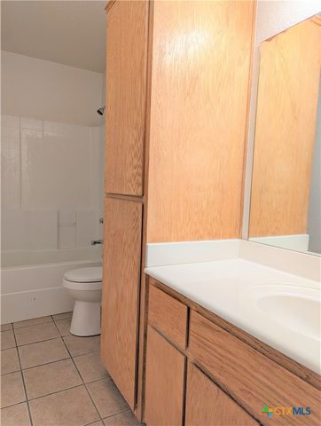 210 Dale Earnhardt Drive B, Harker Heights, TX 76548
