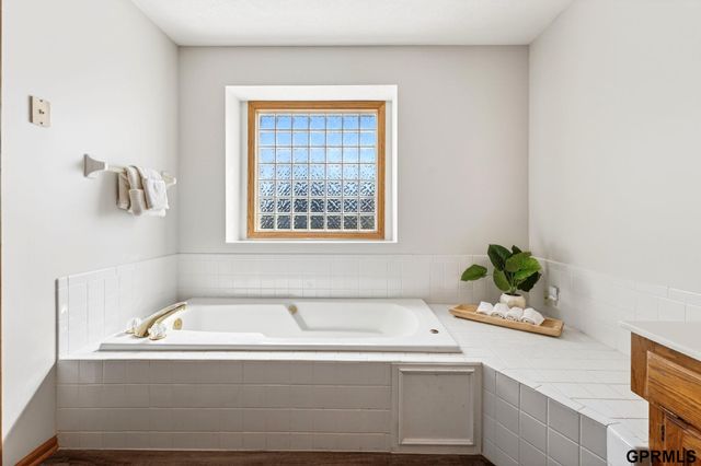 15707 Sahler Street, Omaha, NE 68116