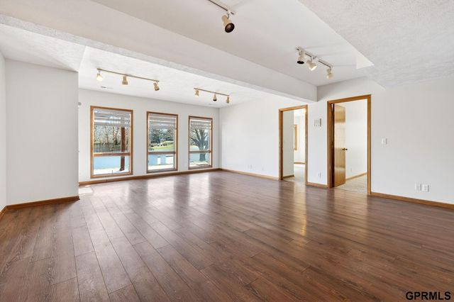 15707 Sahler Street, Omaha, NE 68116