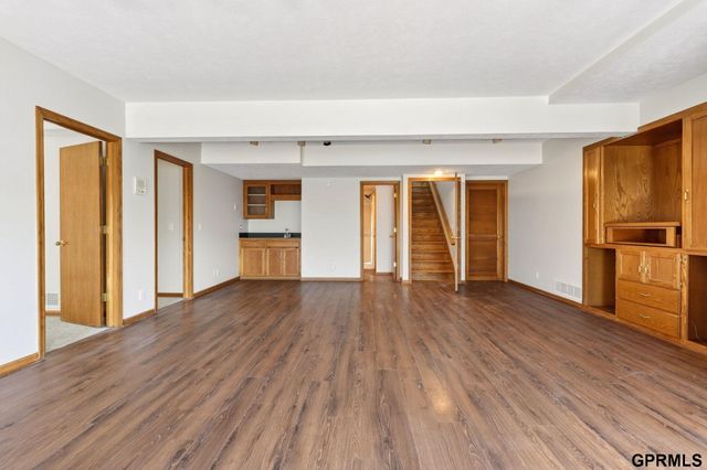 15707 Sahler Street, Omaha, NE 68116