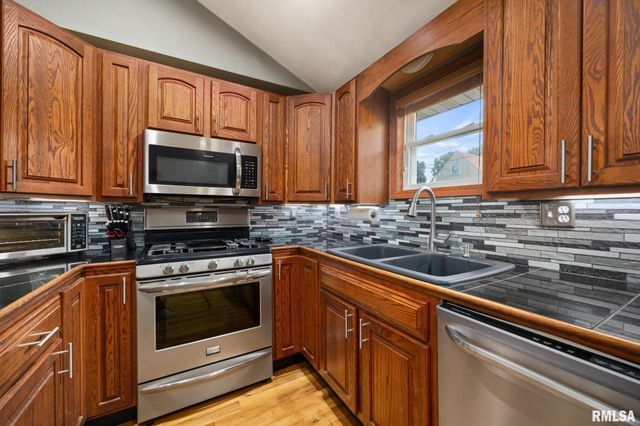 503 W MULLER Road, East Peoria, IL 61611