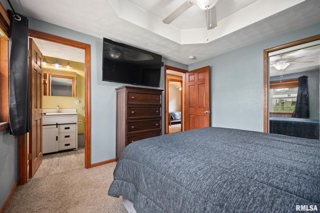 503 W MULLER Road, East Peoria, IL 61611