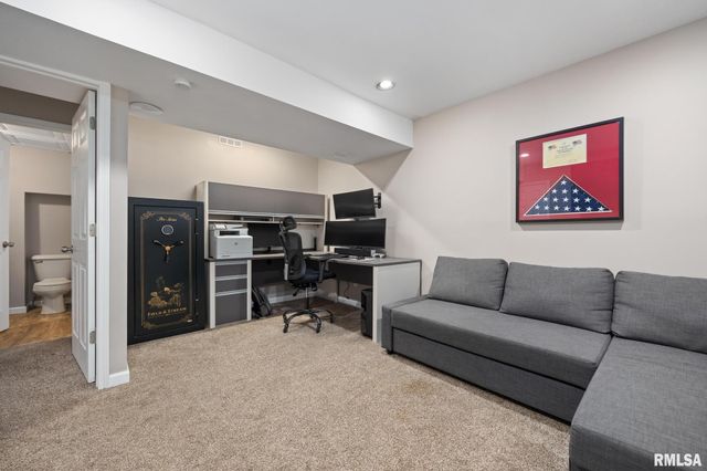 503 W MULLER Road, East Peoria, IL 61611
