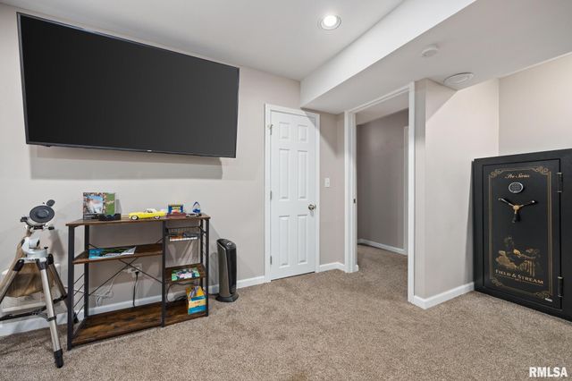 503 W MULLER Road, East Peoria, IL 61611