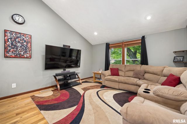503 W MULLER Road, East Peoria, IL 61611