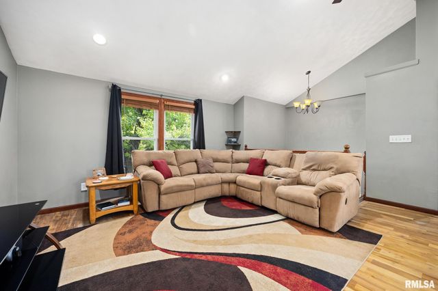 503 W MULLER Road, East Peoria, IL 61611