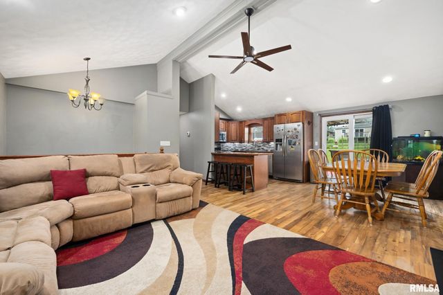 503 W MULLER Road, East Peoria, IL 61611