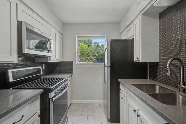 413 W Semands Avenue, Conroe, TX 77301