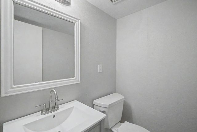 413 W Semands Avenue, Conroe, TX 77301