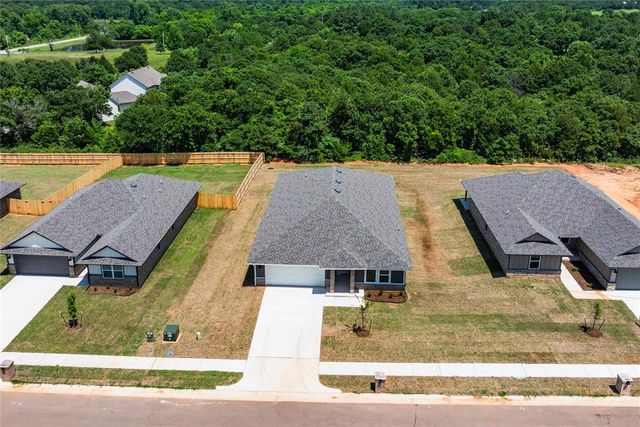 4624 Lincoln Landing, Harrah, OK 73045