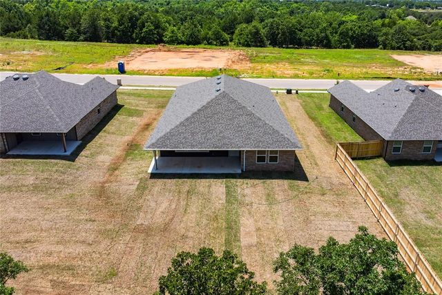 4624 Lincoln Landing, Harrah, OK 73045