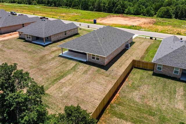 4624 Lincoln Landing, Harrah, OK 73045