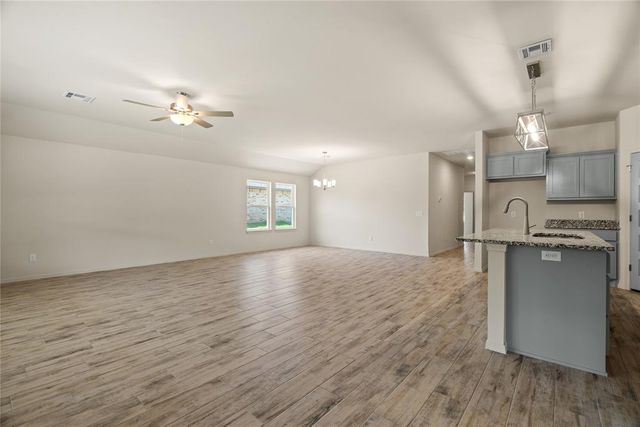 4624 Lincoln Landing, Harrah, OK 73045