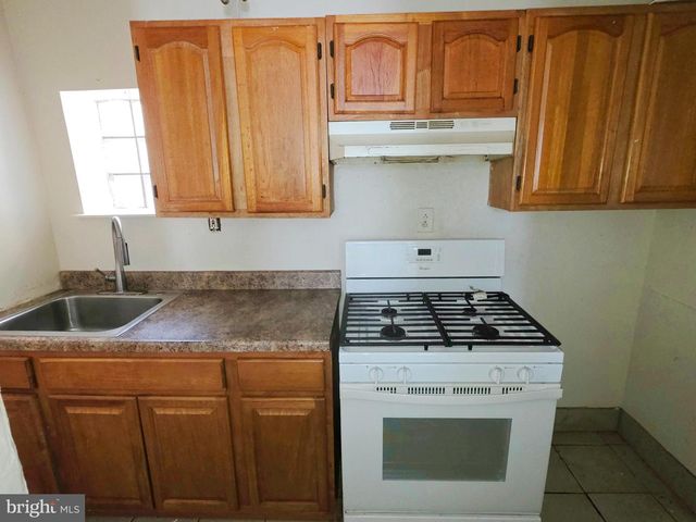 1825 S BROADWAY, Camden, NJ 08104