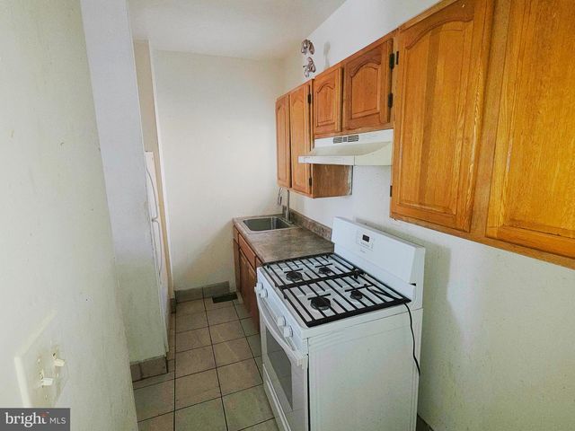 1825 S BROADWAY, Camden, NJ 08104