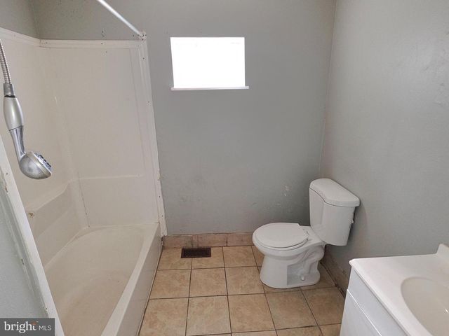 1825 S BROADWAY, Camden, NJ 08104