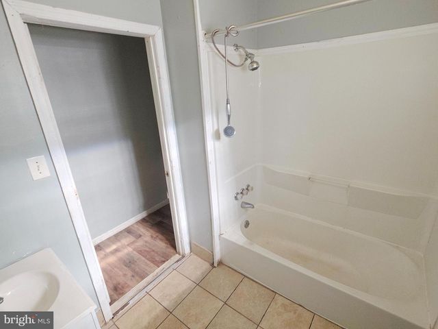 1825 S BROADWAY, Camden, NJ 08104