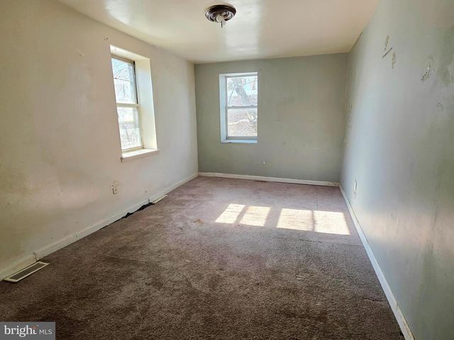 1825 S BROADWAY, Camden, NJ 08104