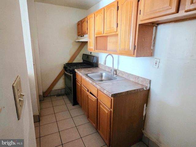 1825 S BROADWAY, Camden, NJ 08104