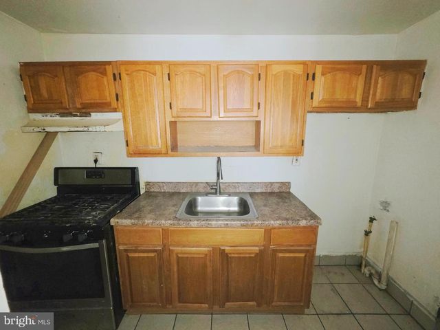 1825 S BROADWAY, Camden, NJ 08104