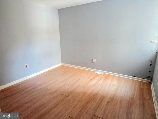 1825 S BROADWAY, Camden, NJ 08104