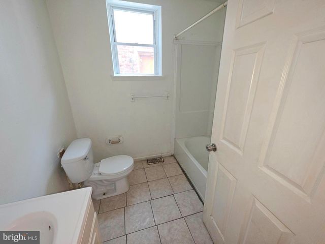 1825 S BROADWAY, Camden, NJ 08104