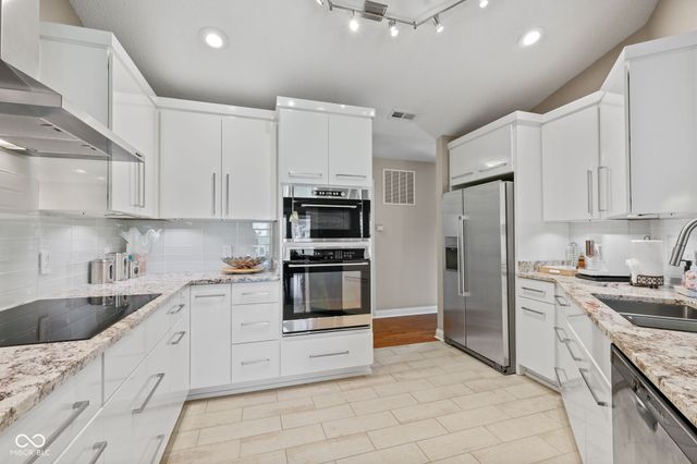 10275 Memorial Knoll Drive, Indianapolis, IN 46234