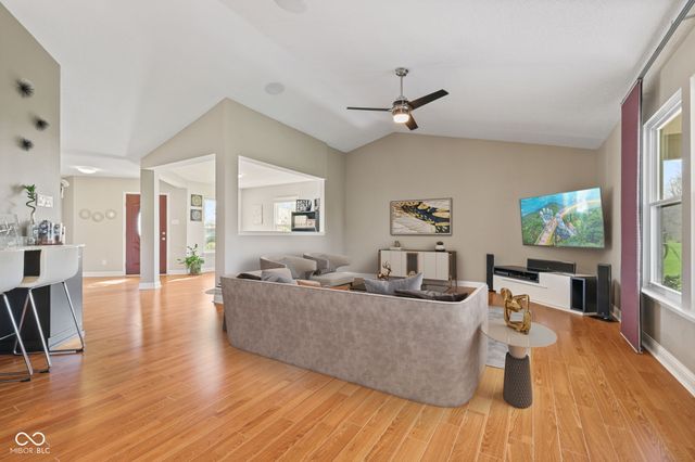 10275 Memorial Knoll Drive, Indianapolis, IN 46234