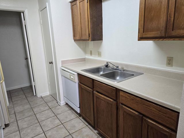 8705 Schick RD D, Austin, TX 78729