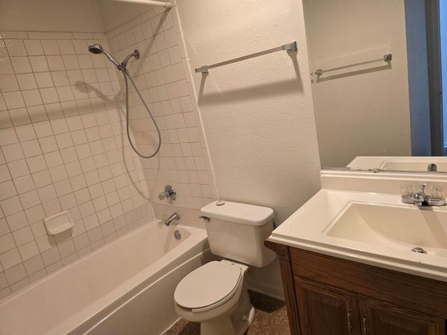 8705 Schick RD D, Austin, TX 78729