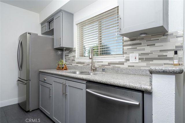 6041 Fountain Park Street 9, Woodland Hills, CA 91367