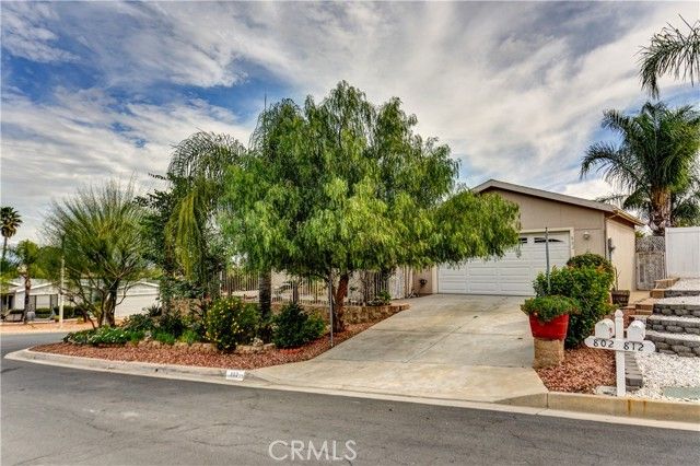 802 Roadrunner Way, Perris, CA 92570