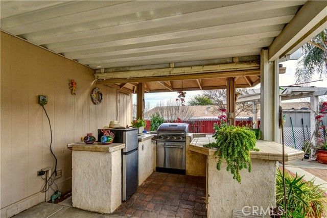 802 Roadrunner Way, Perris, CA 92570