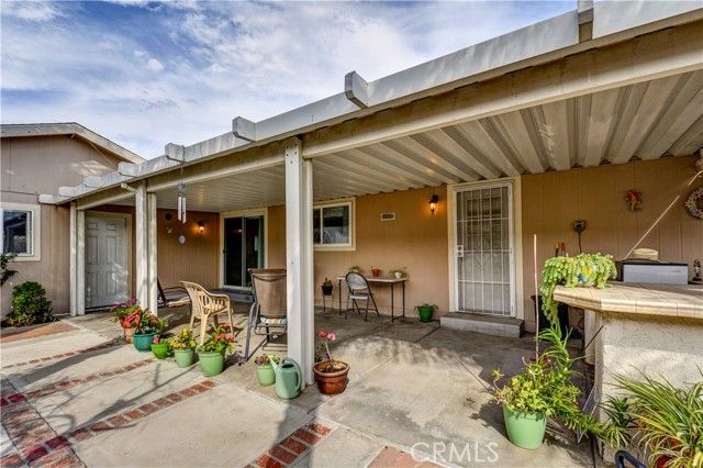 802 Roadrunner Way, Perris, CA 92570