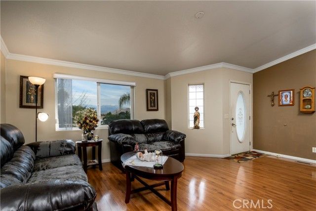 802 Roadrunner Way, Perris, CA 92570