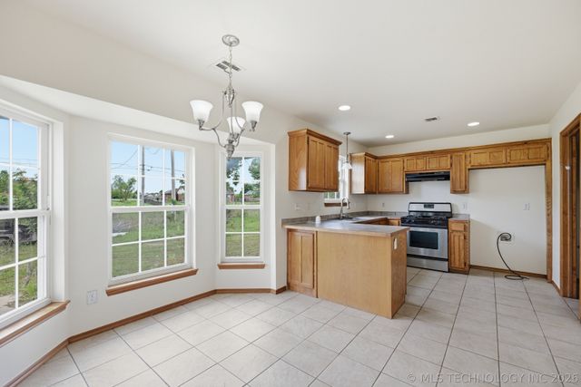 18952 Savage Court, Collinsville, OK 74021