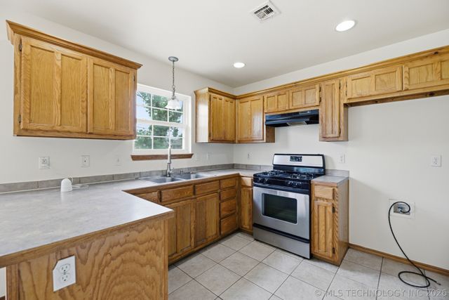 18952 Savage Court, Collinsville, OK 74021