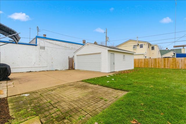 2122 27th STREET, Kenosha, WI 53140