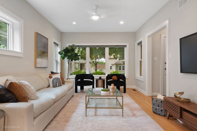 5257 N Laporte Avenue, Chicago, IL 60630